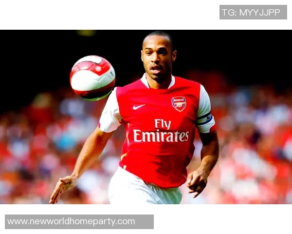 《全球足坛传奇：百位球星的辉煌历程与赛场风采》